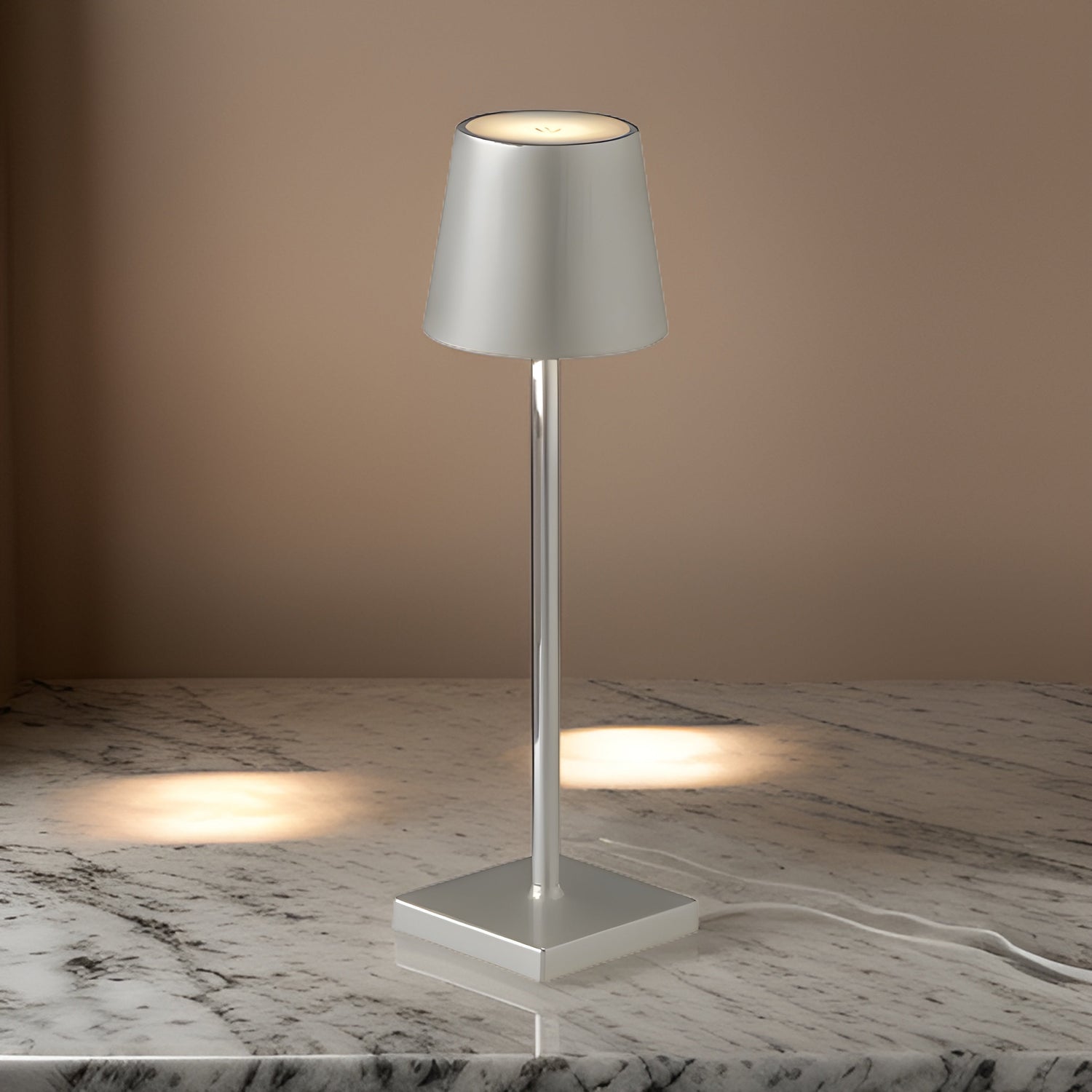 Uppladdningsbar bordslampa