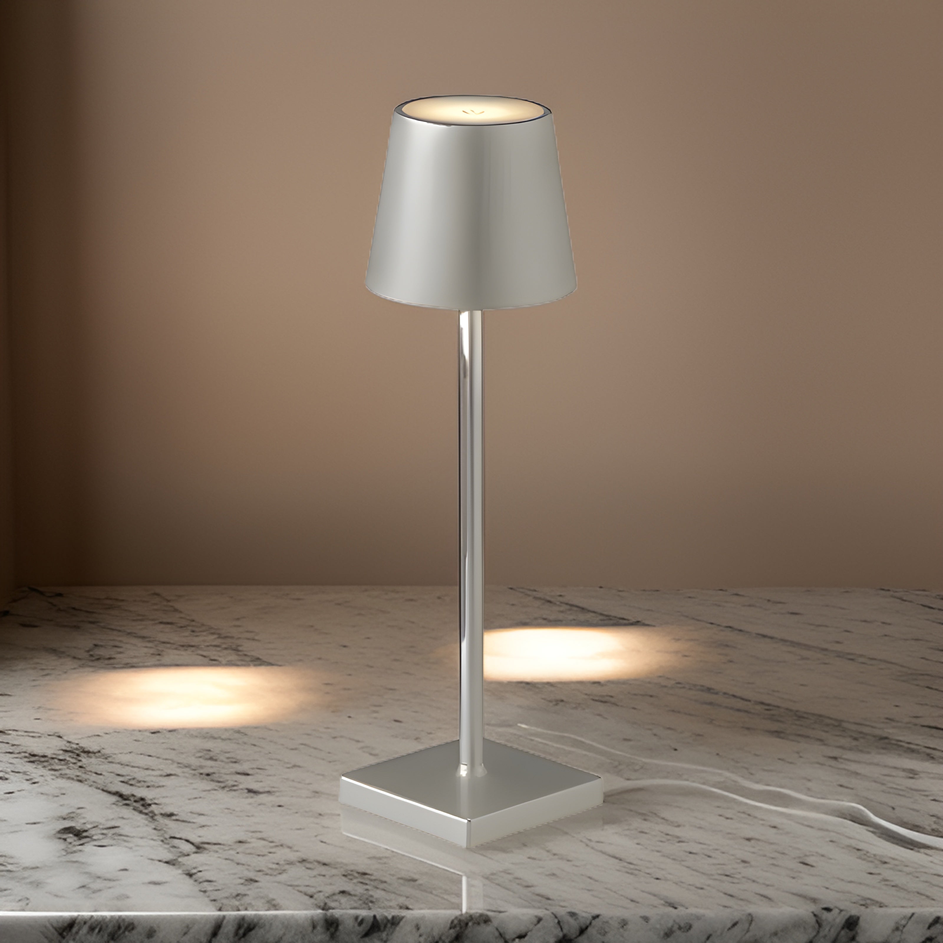 Uppladdningsbar bordslampa