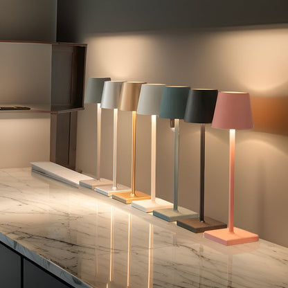 Nordia Light - Multifunktionell Kabelansluten Uppladdningsbar Bordslampa