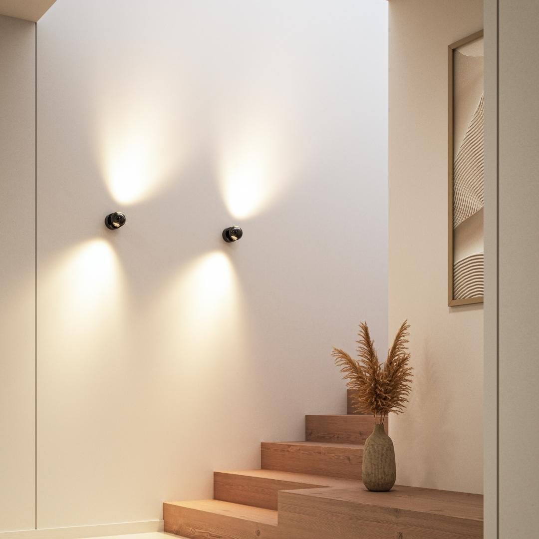Celestia - Rotativ LED Vägglampa med Fjärrkontroll