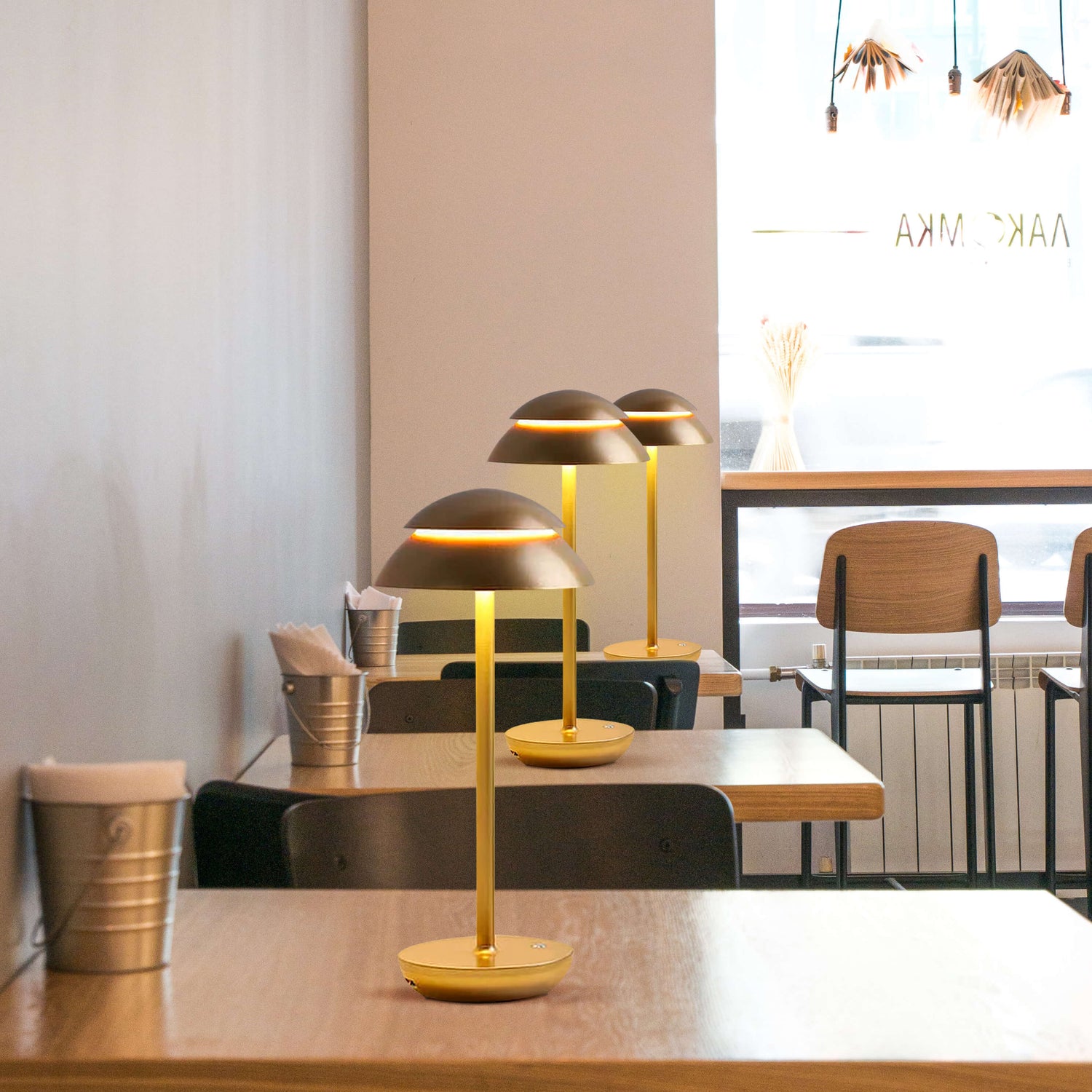 Bordslampa med beröringskontroll och LED-lampa