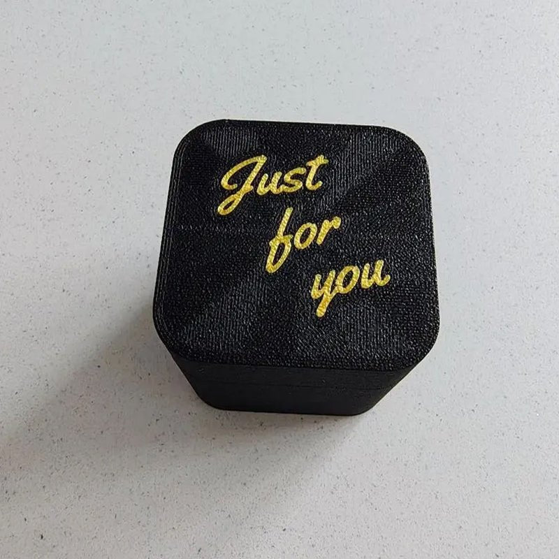 PRANKBOX – Mittelfinger i en låda: Den ultimata skämtpresenten