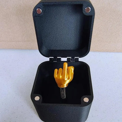 PRANKBOX – Mittelfinger i en låda: Den ultimata skämtpresenten