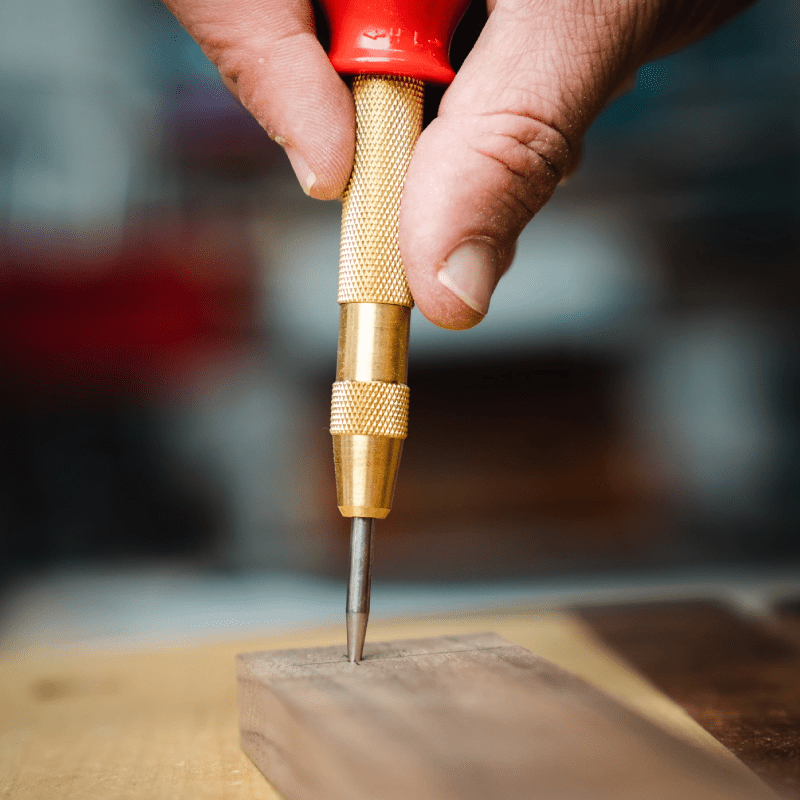 Precision borer tool – Spring-loaded punch for precise marking of holes
