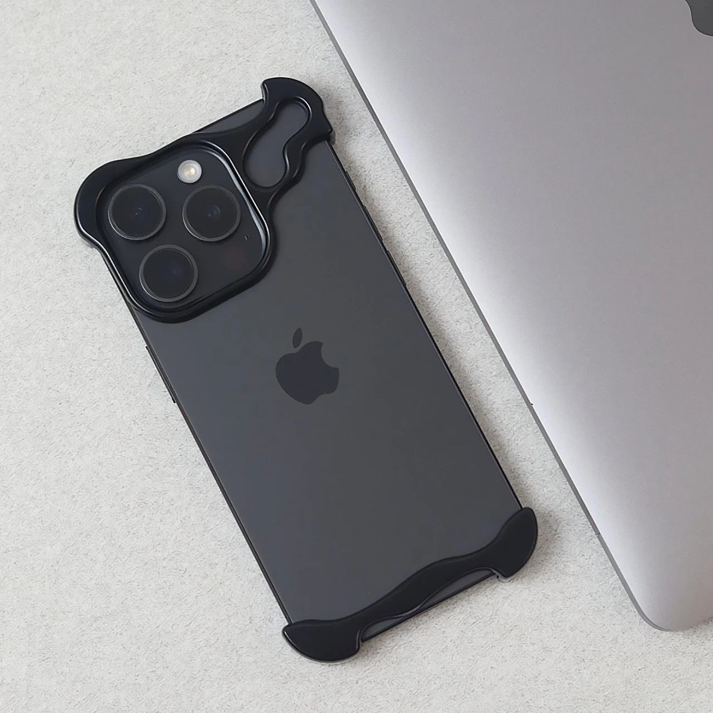 iPhone Fodral Klar Minimalistisk Metallkant Design