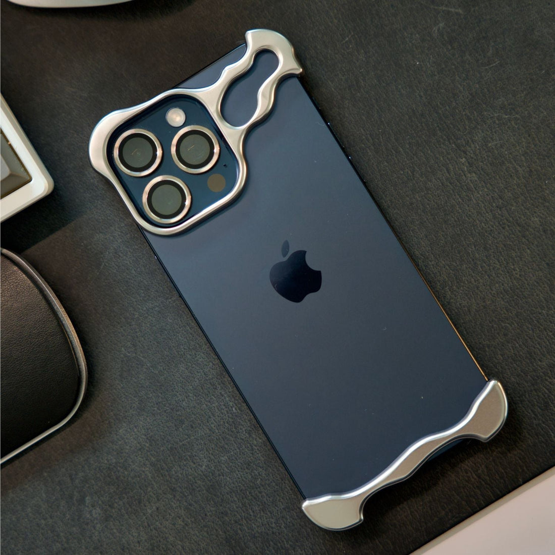 iPhone Fodral Klar Minimalistisk Metallkant Design