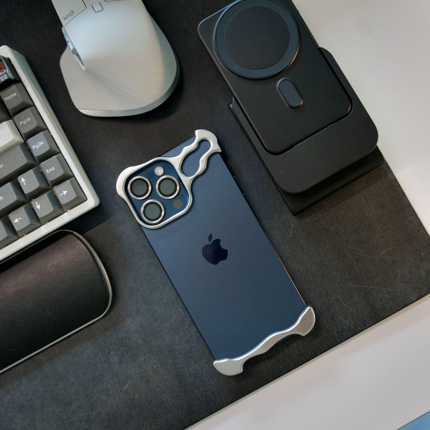 iPhone Fodral Klar Minimalistisk Metallkant Design