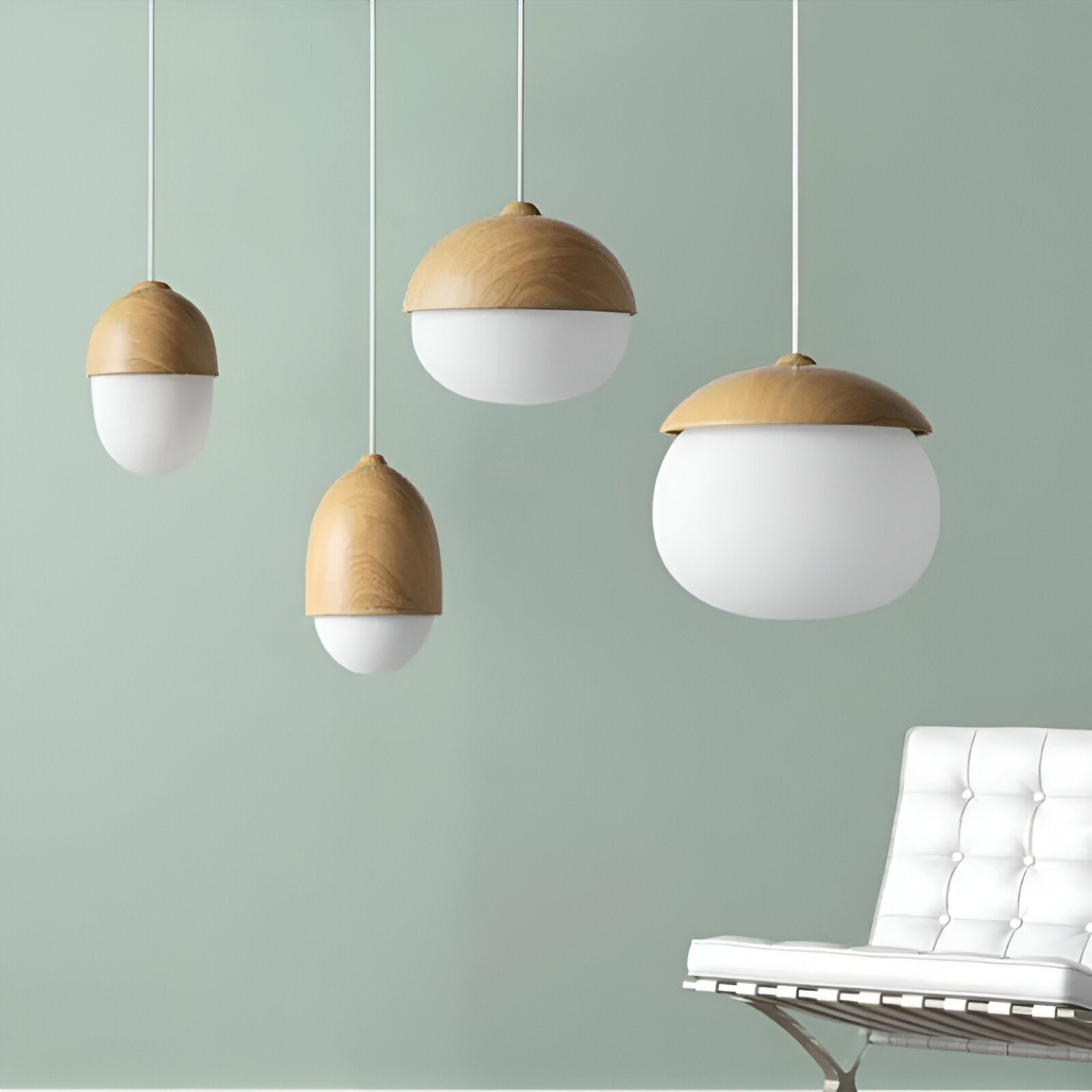 Pendellampa med glas- och trädetaljer – Dekorativ ekollonform i månstil