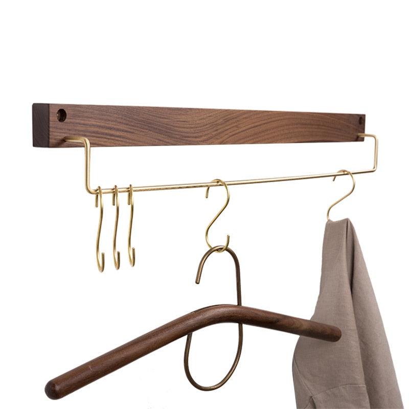 Carvallo – Elegant Bökved Towel Rack with Brass Accents