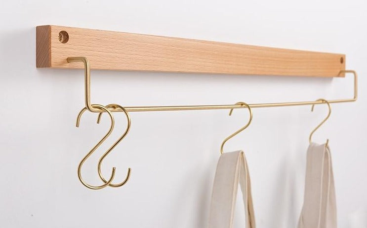 Carvallo – Elegant Bökved Towel Rack with Brass Accents