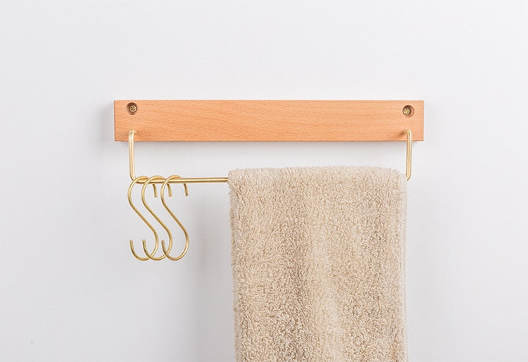 Carvallo – Elegant Bökved Towel Rack with Brass Accents