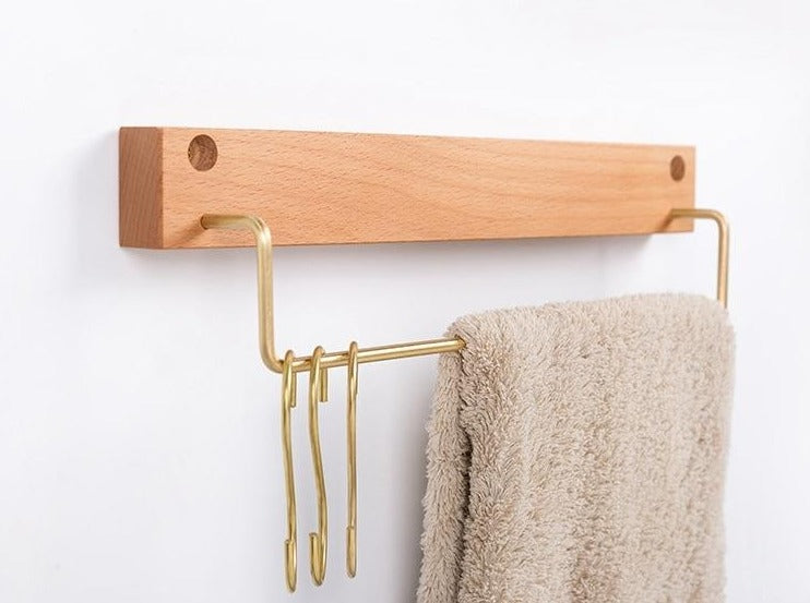 Carvallo – Elegant Bökved Towel Rack with Brass Accents