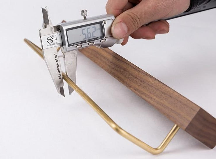 Carvallo – Elegant Bökved Towel Rack with Brass Accents