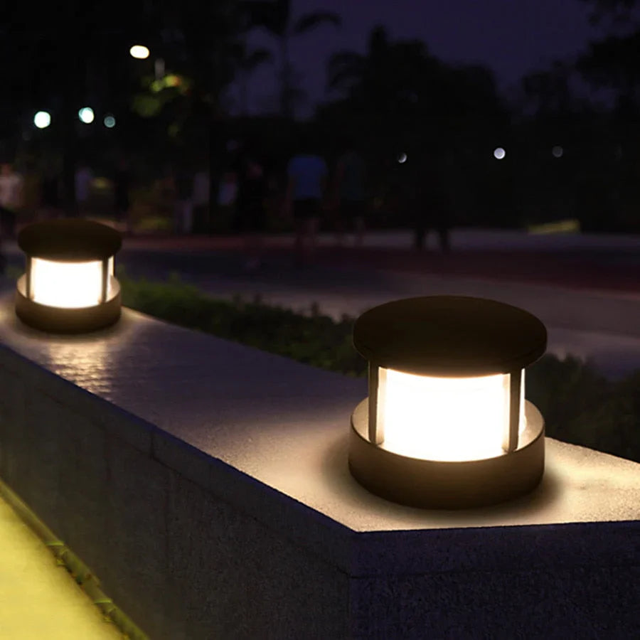 Carvallo - Solcellerdrevet utomhus pelarlampa med elegant spotlight-design för stigar