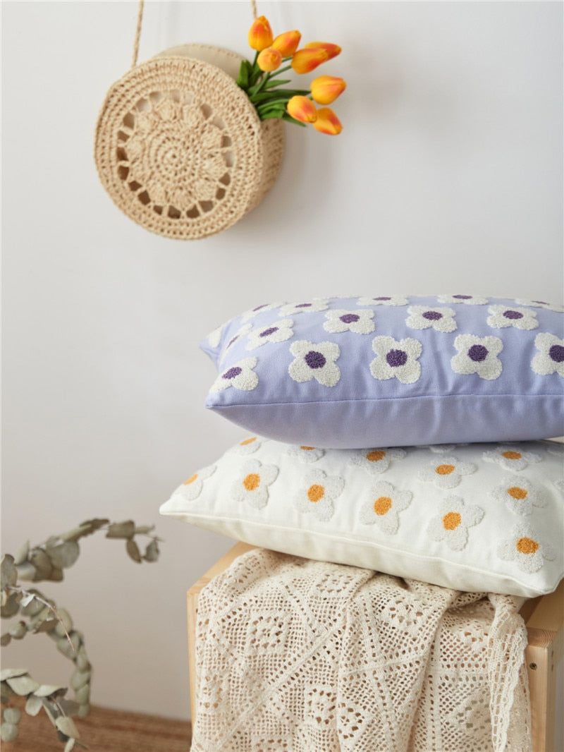 Carvallo – Broderad Ländkuddeöverdrag med Lekfulla Margueriter