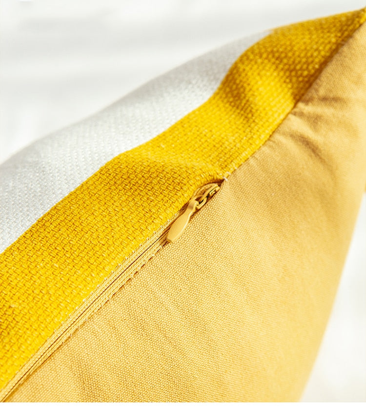 Carvallo – Stickad Kuddeöverdrag med Lummigt Blommönster & Djurtema