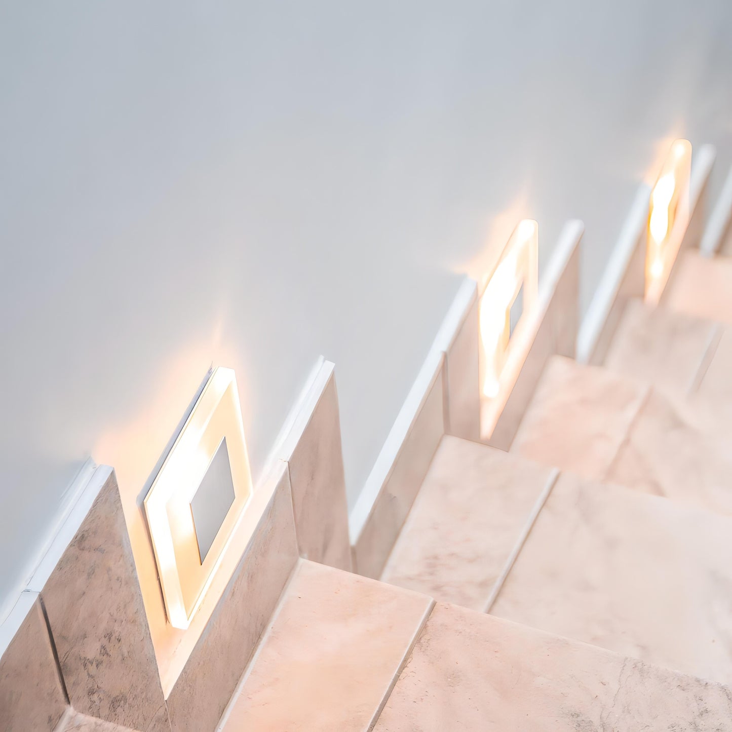 Carvallo – Vattentät LED-trappbelysning med stilren fyrkantig design