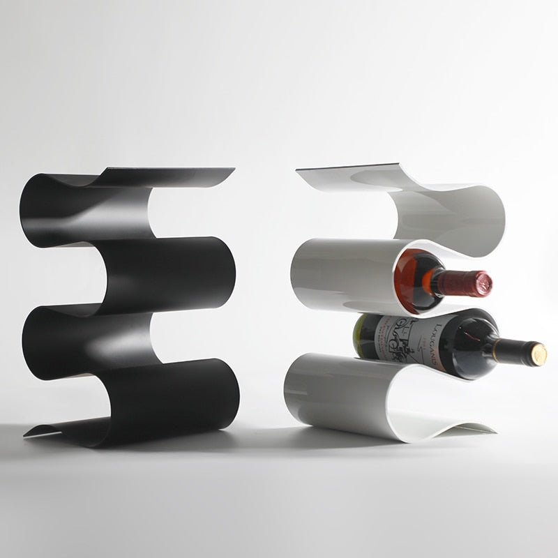 Carvallo – Stilren Metallvinhylla med Elegant Vågig Design för 4 Flaskor
