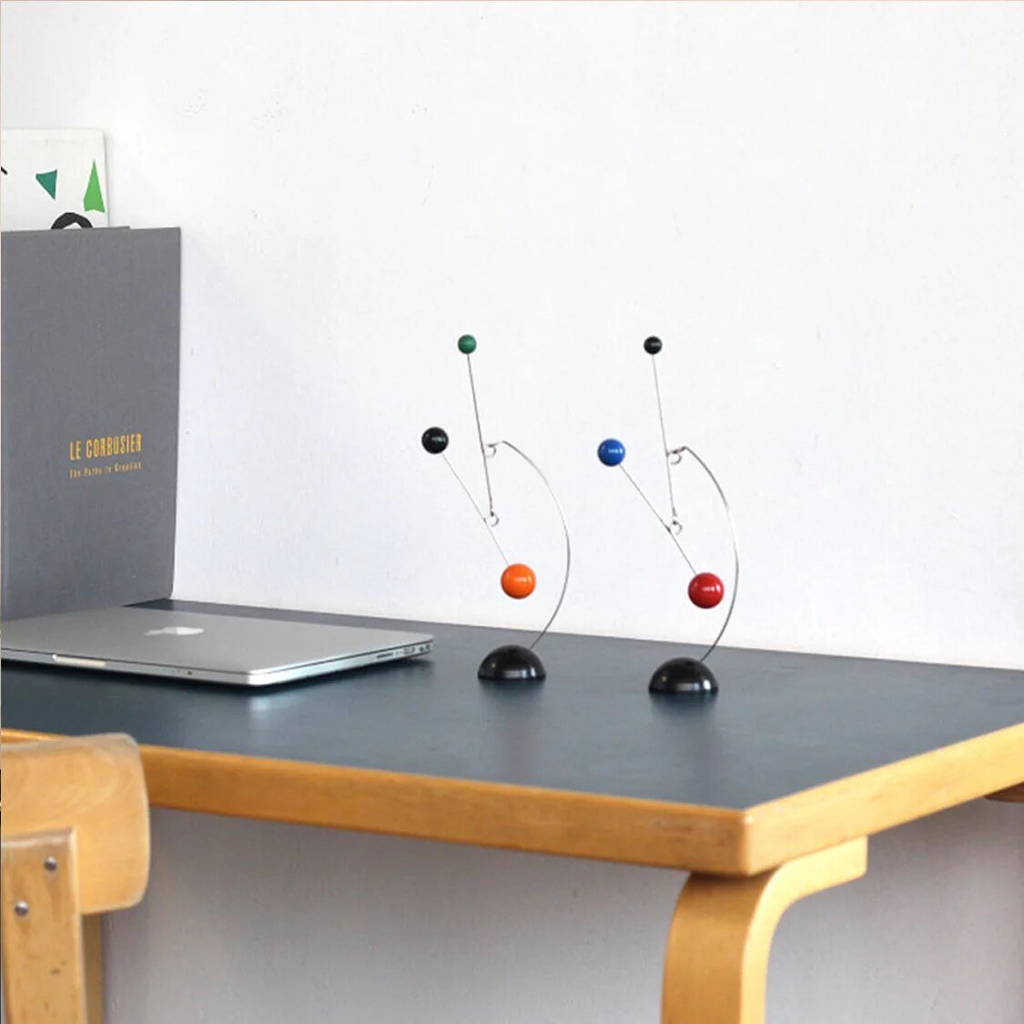 Kreativ Skrivbord Balans Mobil Dekoration i Metall Design