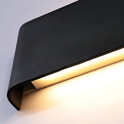 SleekShine Light - Modern LED Vägglampa av Metall