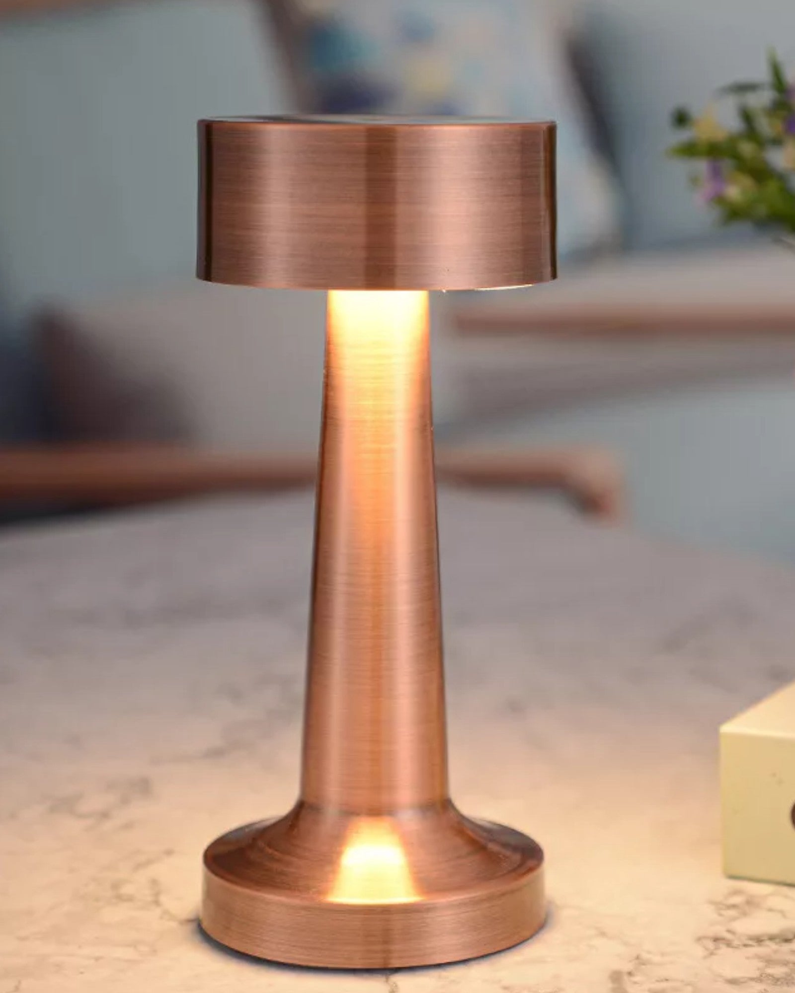 LED Bordslampa - Guld - Dimbara - Touchknapp - Modern Design