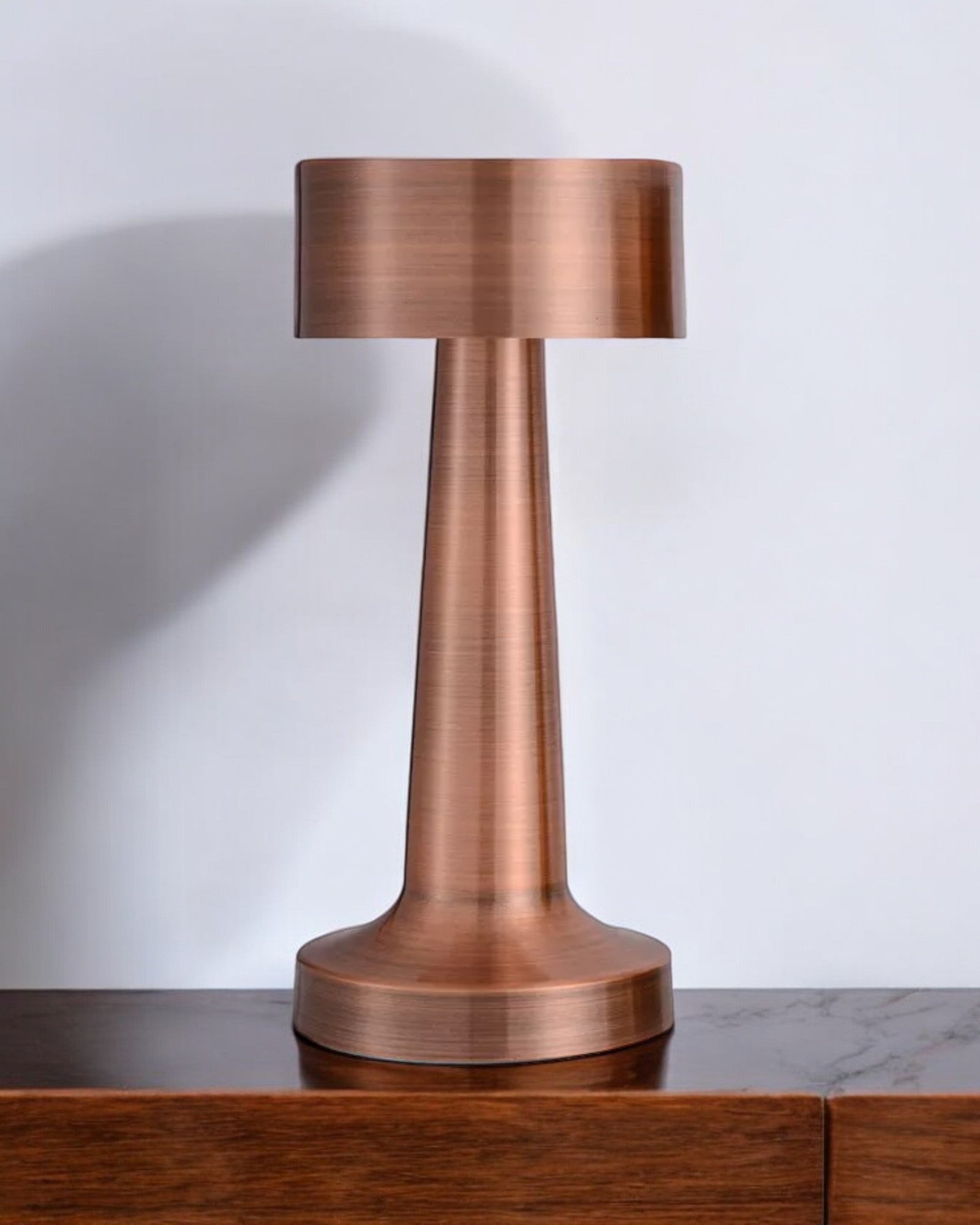 LED Bordslampa - Guld - Dimbara - Touchknapp - Modern Design