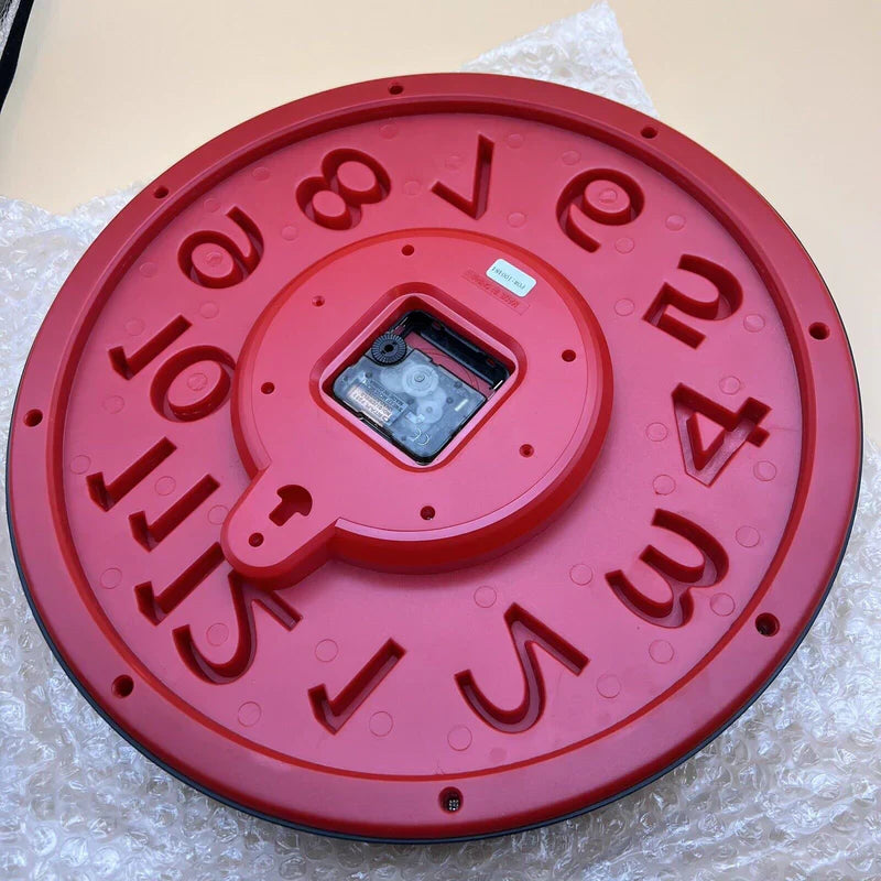 QuietElegance – Tyst väggklocka med dekorativ design för lugna rum