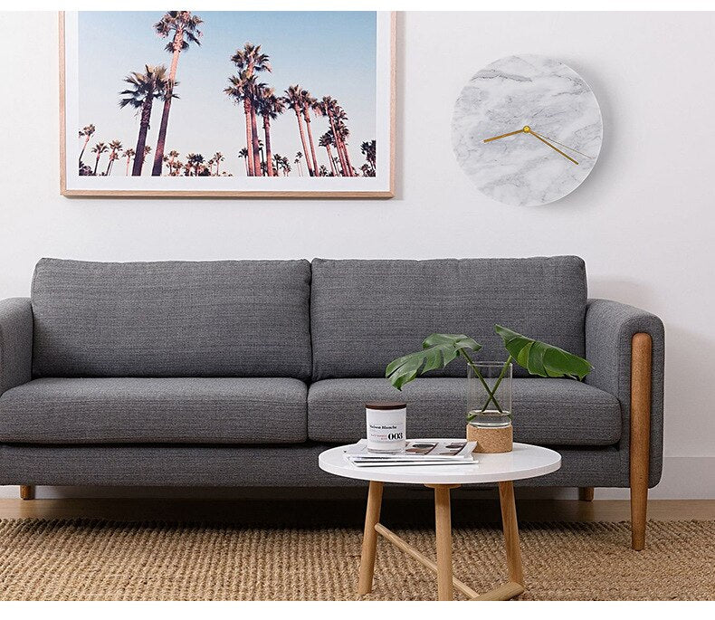 Väggklocka av nordisk marmor