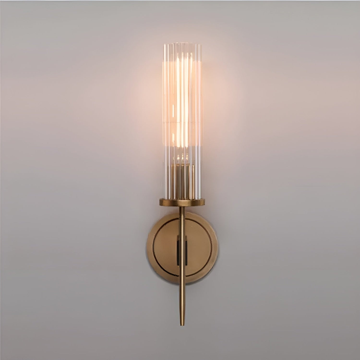 Modern vägglampa – kopparfinish &amp; ribbat glas för stiliga accenter