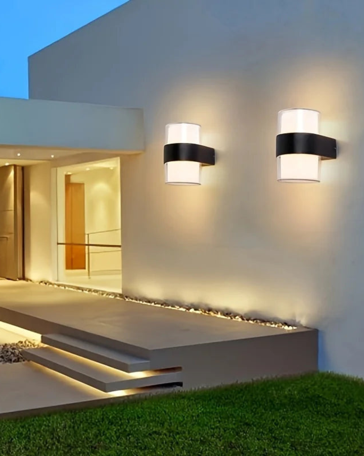 SereneGlow - Elegant utomhus vägglampa för en varm och inbjudande atmosfär