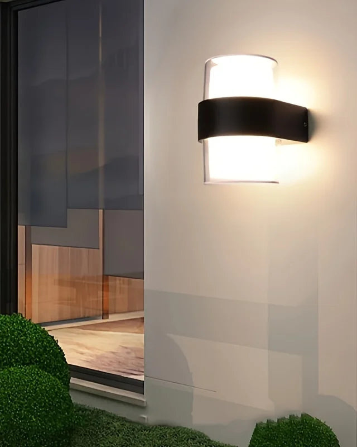 SereneGlow - Elegant utomhus vägglampa för en varm och inbjudande atmosfär