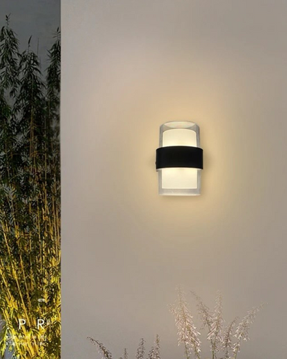 SereneGlow - Elegant utomhus vägglampa för en varm och inbjudande atmosfär