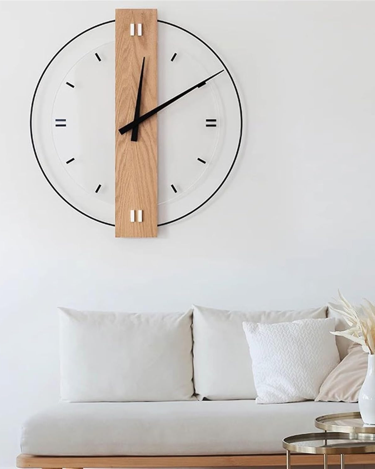 Carvallo - Modernt runt väggur med elegant träcenter och djärva svarta visare