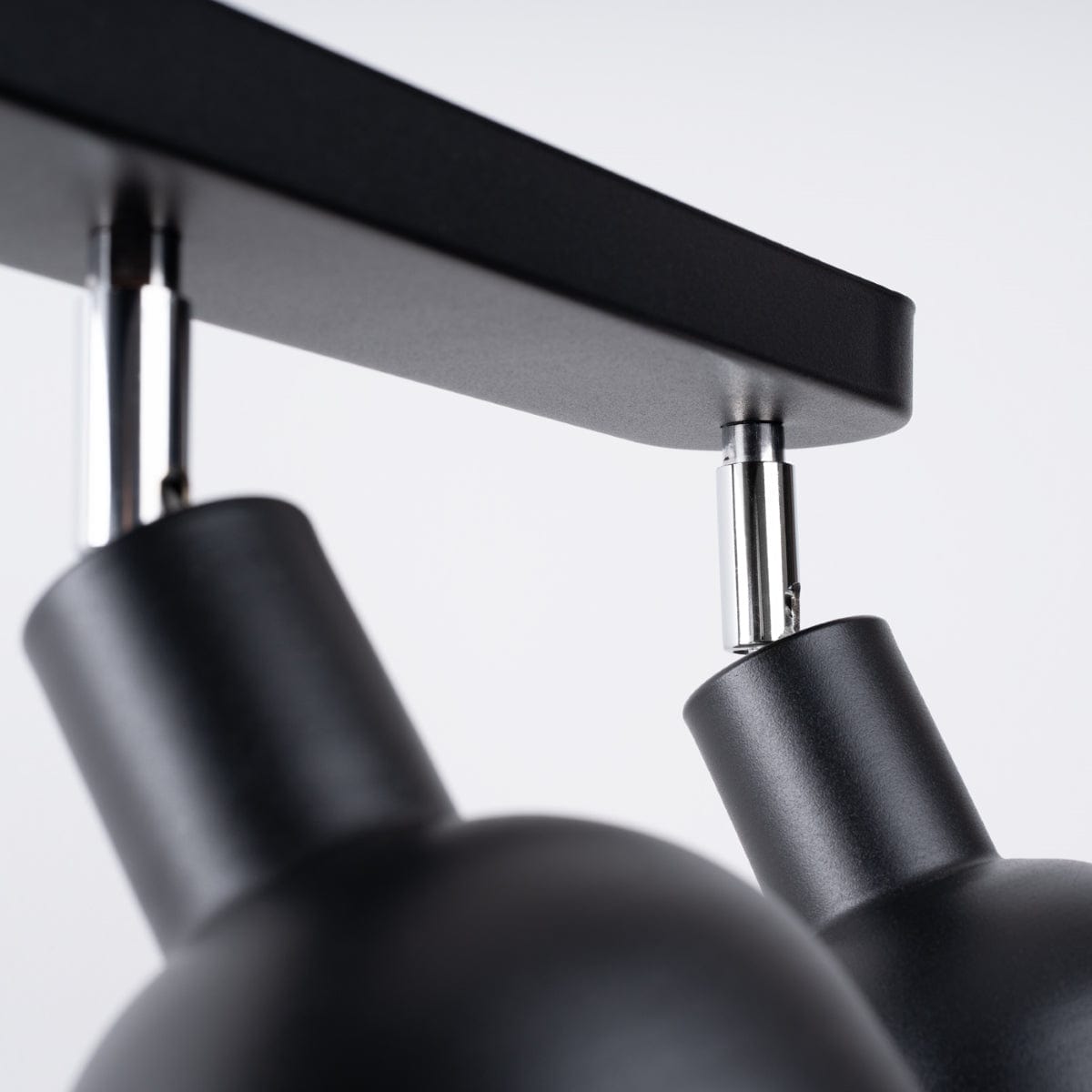 ELBA Taklampa - 3-Ljuskällor Svart - Minimalistisk Justerbar Design - LED Kompatibel - Energisnål - Idealisk för Modernt Inredning