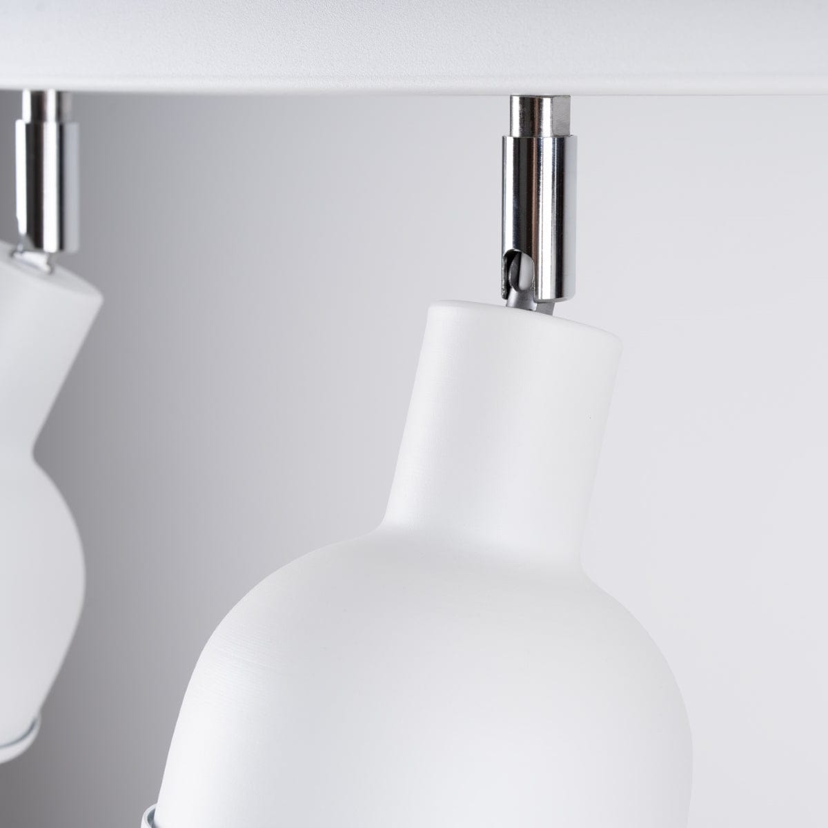 ELBA Taklampa - 3-Ljus Vit - Minimalistisk Justerbar Design - LED Kompatibel - Energisnål - Idealisk för Moderna Interiörer