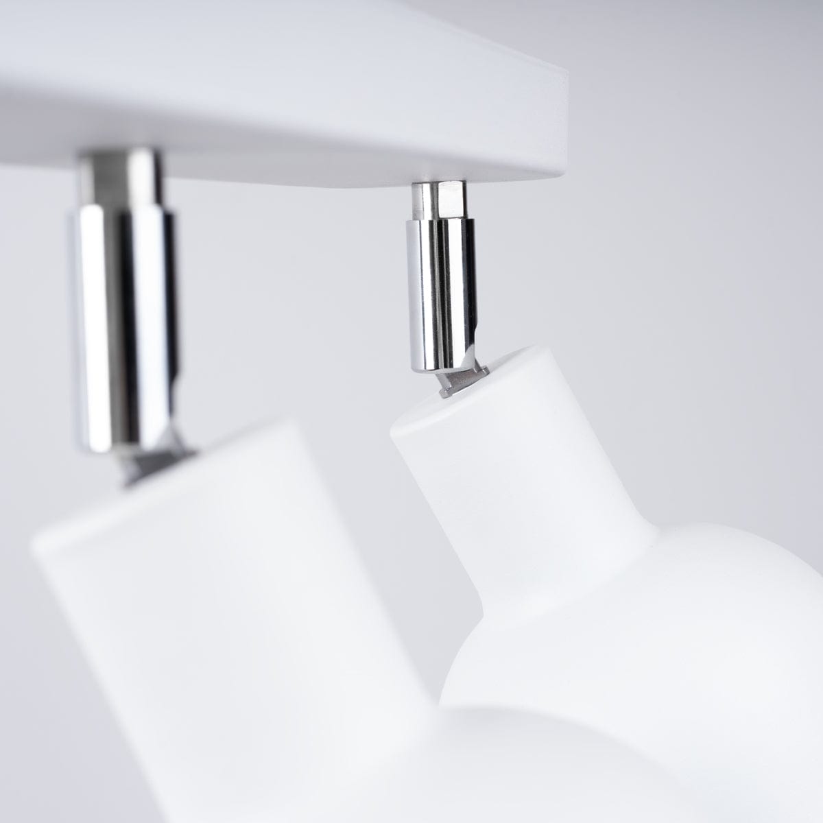 ELBA Taklampa - 3-Ljus Vit - Minimalistisk Justerbar Design - LED Kompatibel - Energisnål - Idealisk för Moderna Interiörer