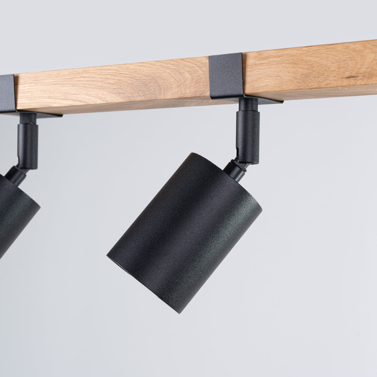 Fager Taklampa - 3-Ljus Svart - Riktad Belysning - Naturligt Trä &amp; Metall - Justerbara Skärmar - Skandinavisk Minimalistisk Design - Energikapabel