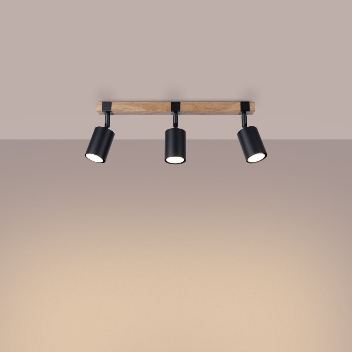 Fager Taklampa - 3-Ljus Svart - Riktad Belysning - Naturligt Trä &amp; Metall - Justerbara Skärmar - Skandinavisk Minimalistisk Design - Energikapabel