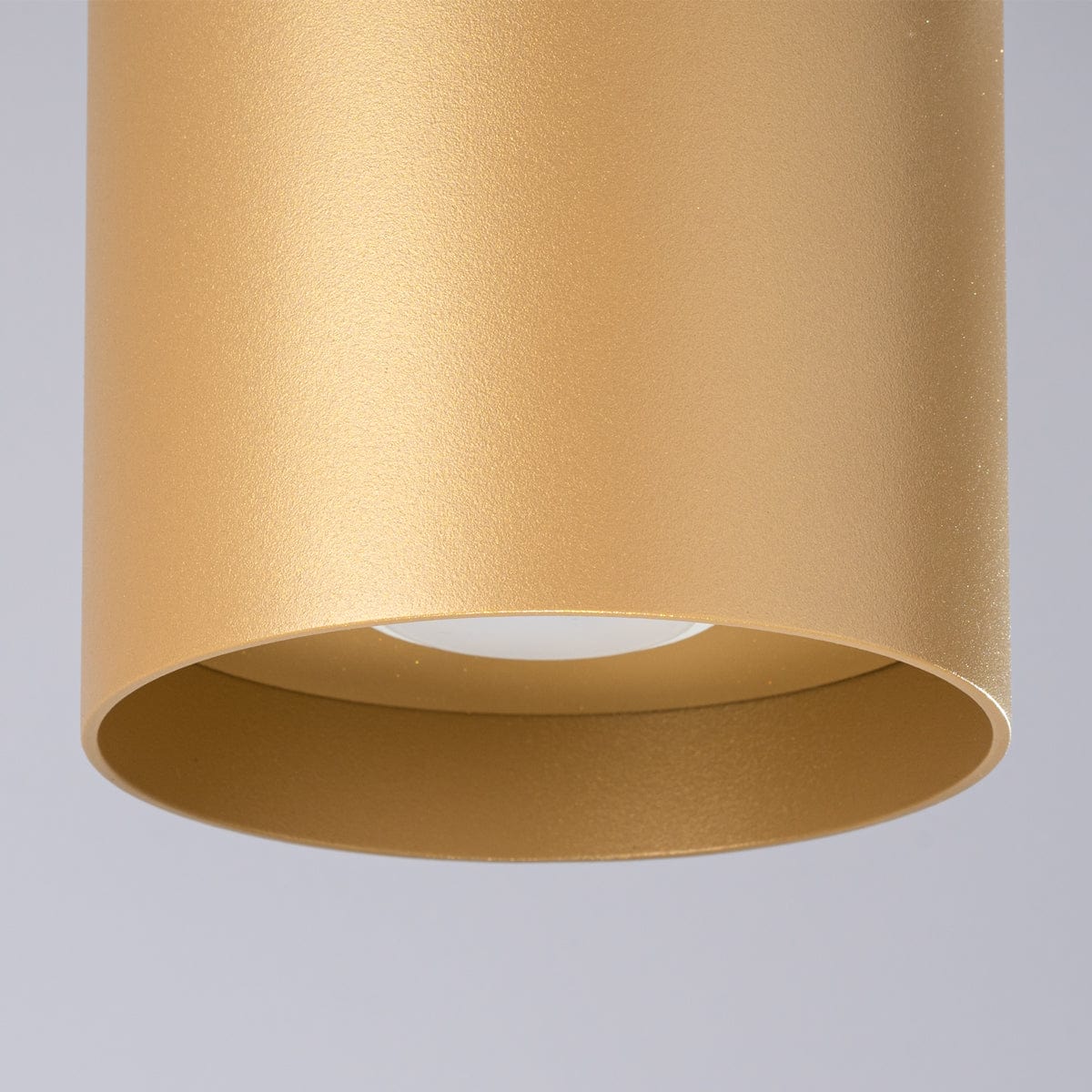 MIKA Taklampa Guld - Minimalistisk Design - Anpassningsbar Lampa - Modern och Mångsidig - Högkvalitativ Polsk Produktion - Elegant Cylindrisk Form