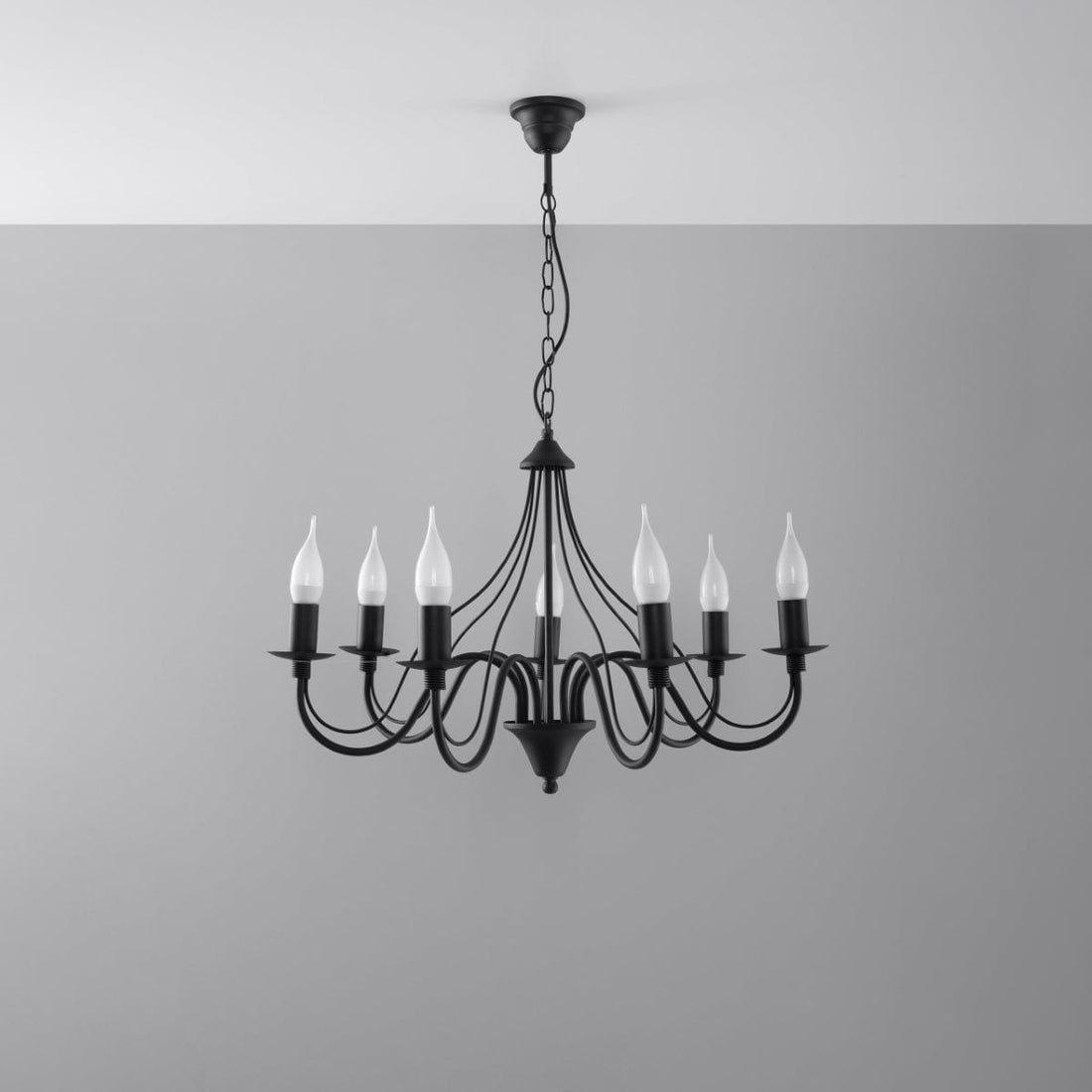 Minerwa Chandelier - 7-armad svart kandelaber - E14 - Stål - Tidlös elegans