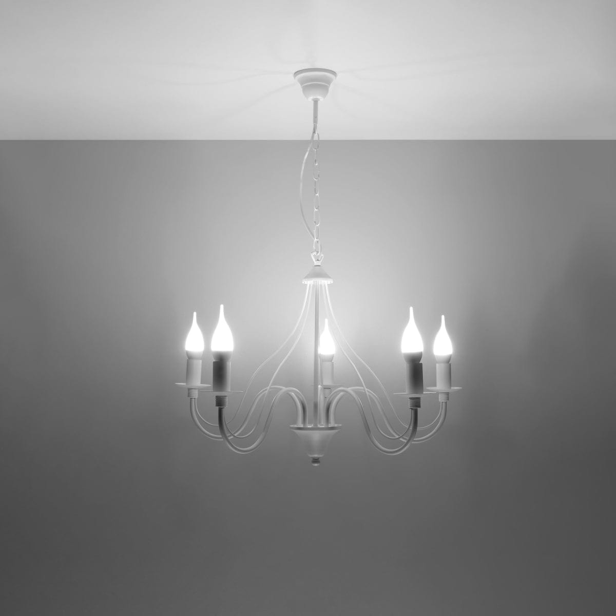 Minerwa Chandelier - Vit Stål - 5-Arm Kandelaberdesign - E14 LED Kompatibel