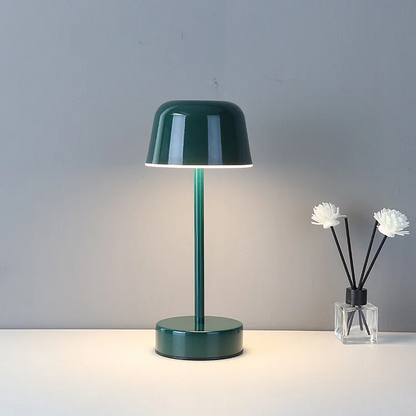 Bordslampa med modernt metall dimbar design