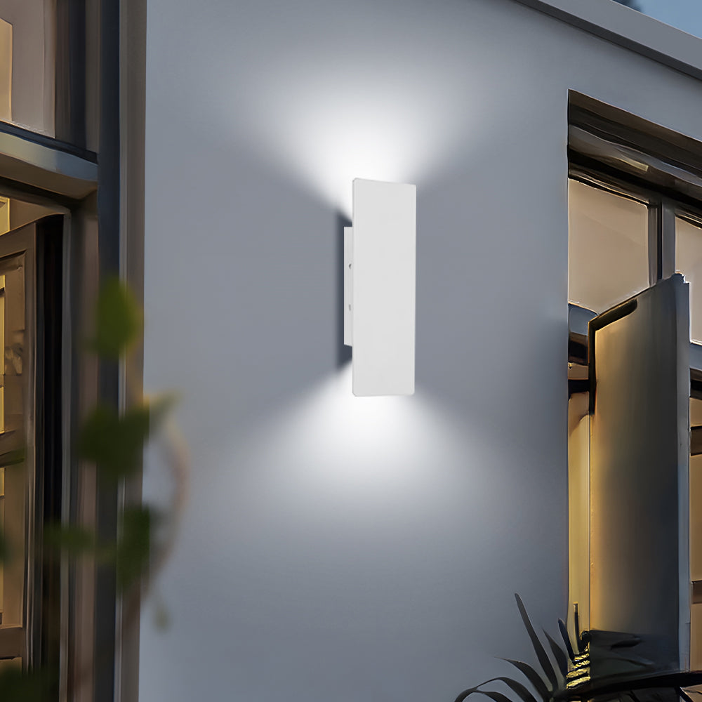 Utomhusvägglampa med modern vattentät design