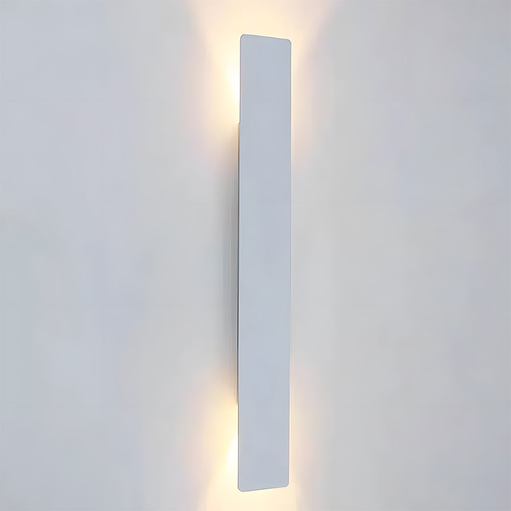 Utomhusvägglampa med modern vattentät design