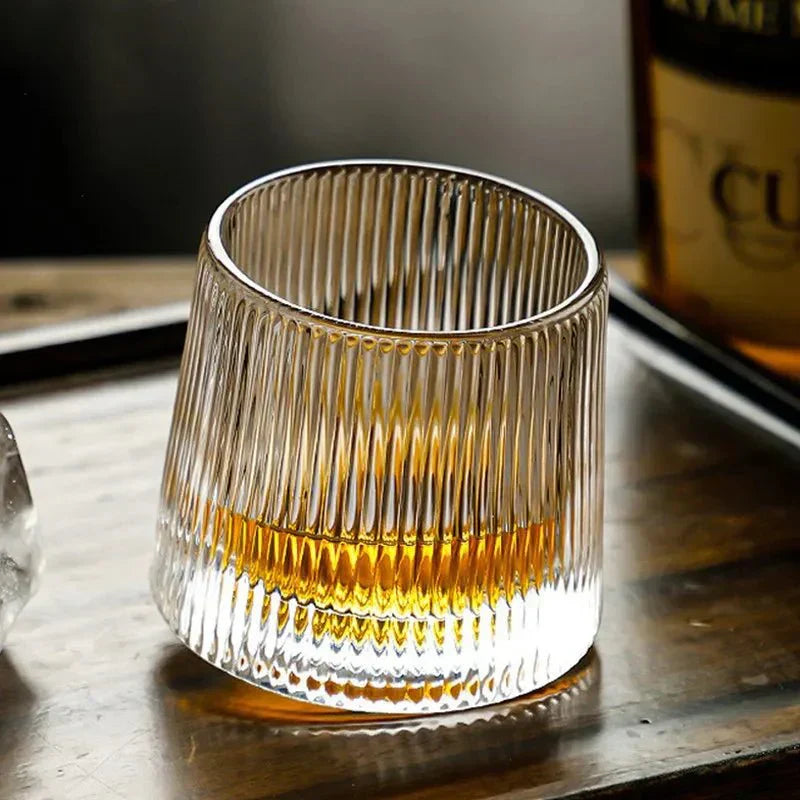 Carvallo – Texturerat Whiskyglas med Roternade Design för Elegant Sipande