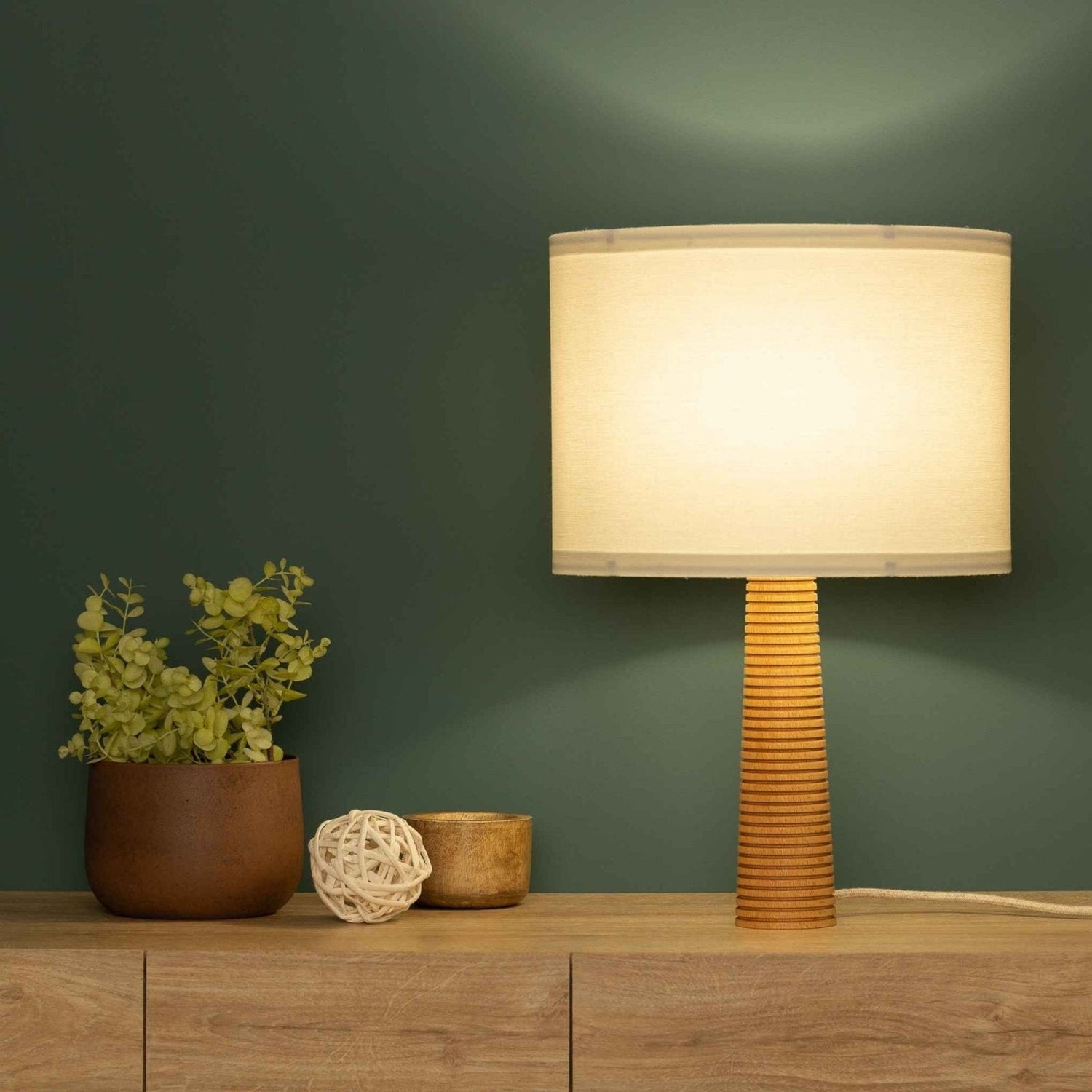 NordicGlow - Träbordslampa med Fälld Fot och Tyglampa