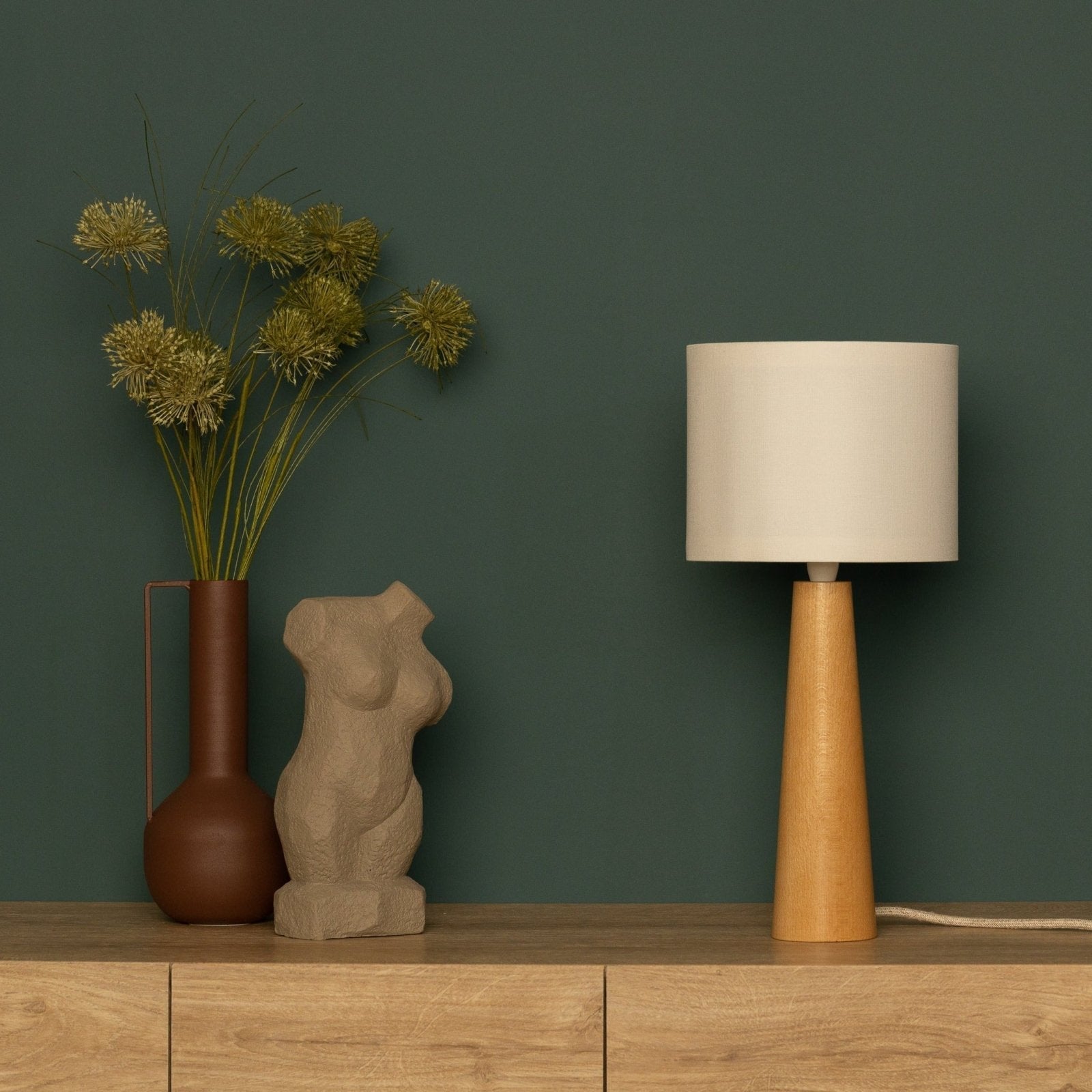 NordicGlow - Minimalistisk Träbordslampa med Tygtopp för Vardagsrum och Sovrum