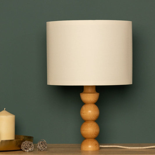 LumiWood – Trä Bordslampa med Tygskärm, Skandinavisk Nattbordslampa
