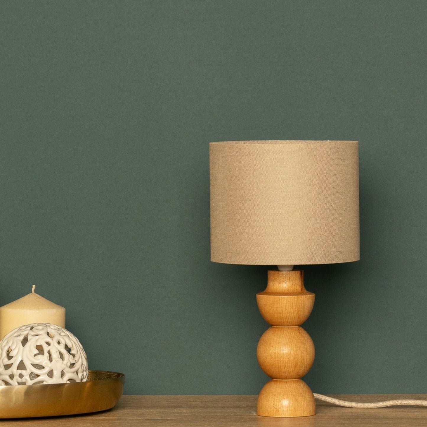 LumiWood – Trä Bordslampa med Tygskärm, Skandinavisk Nattbordslampa