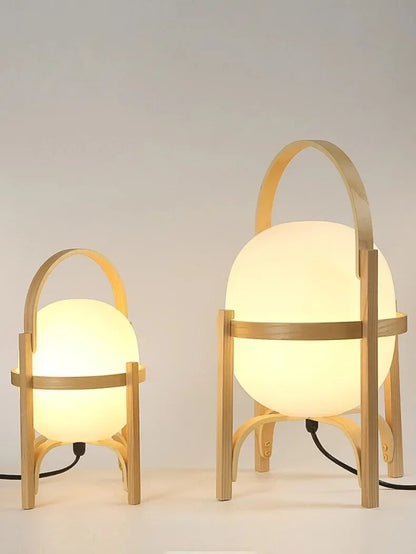 WoodLume – Modern Trä Bordslampa med LED Belysning